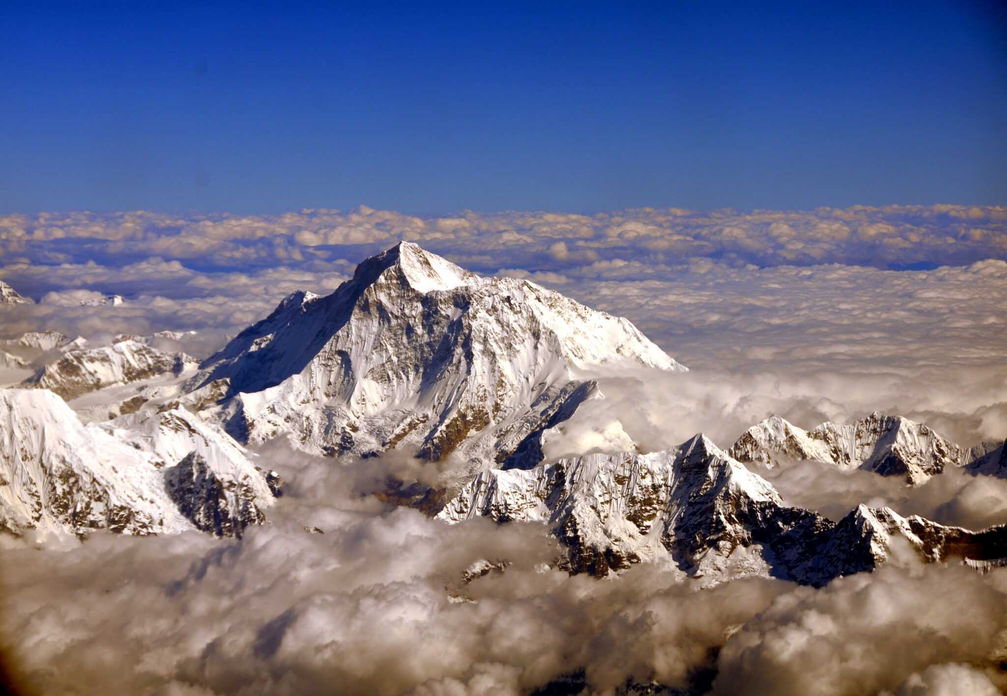 Где находится самая высокая гора эверест